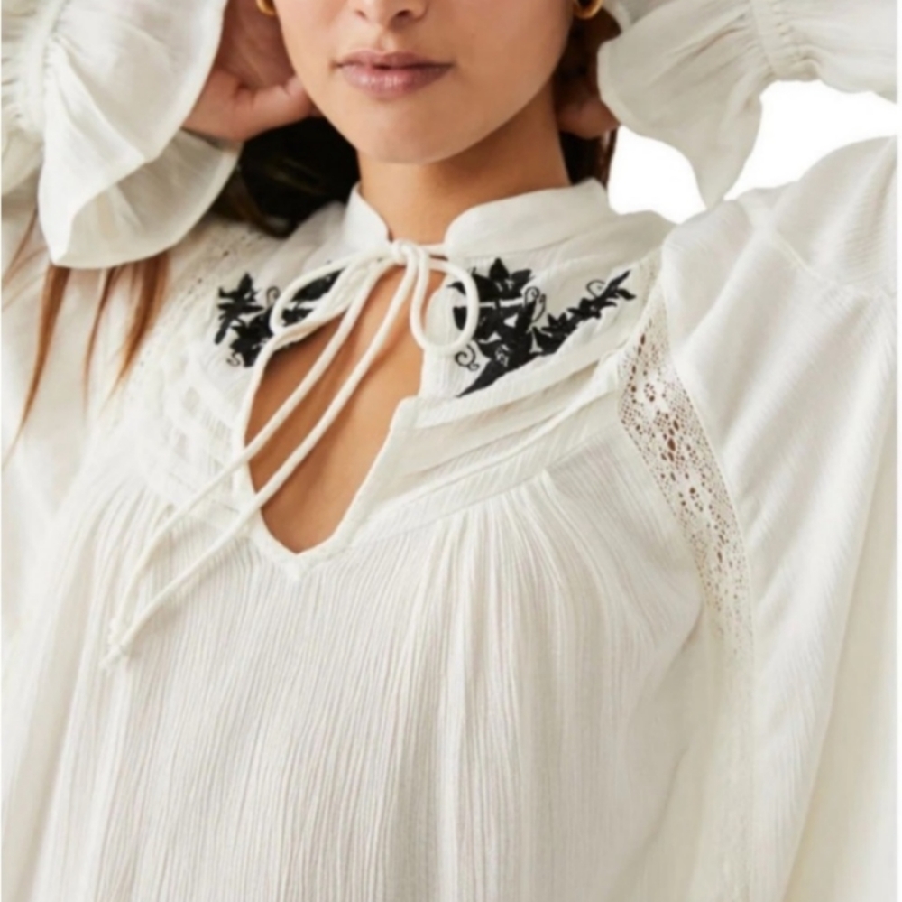 Free People Tusalossa Embroidered Lace Trim Split Neck Top Size XS - Picture 2 of 11
